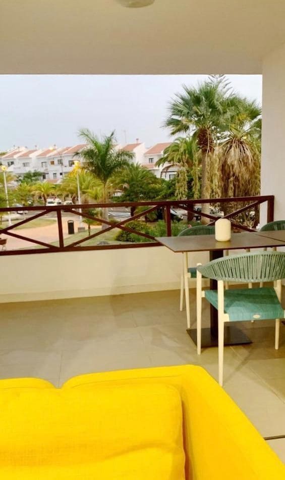 1 sypialnia Apartament do wynajęcia w Los Cristianos z basenem garażem - 1 950 € (Ref: 9436815)