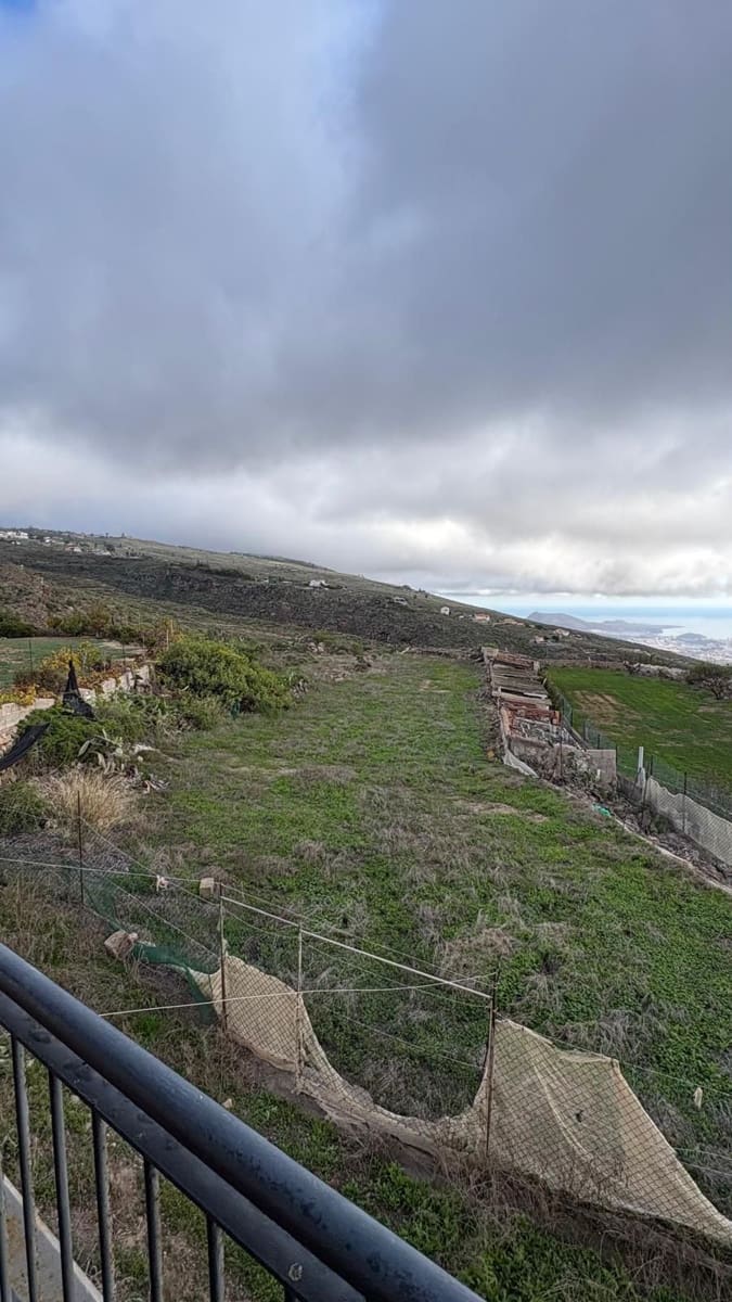 Grunde uden byggetilladelser til salg i Adeje - € 140.000 (Ref: 9501875)