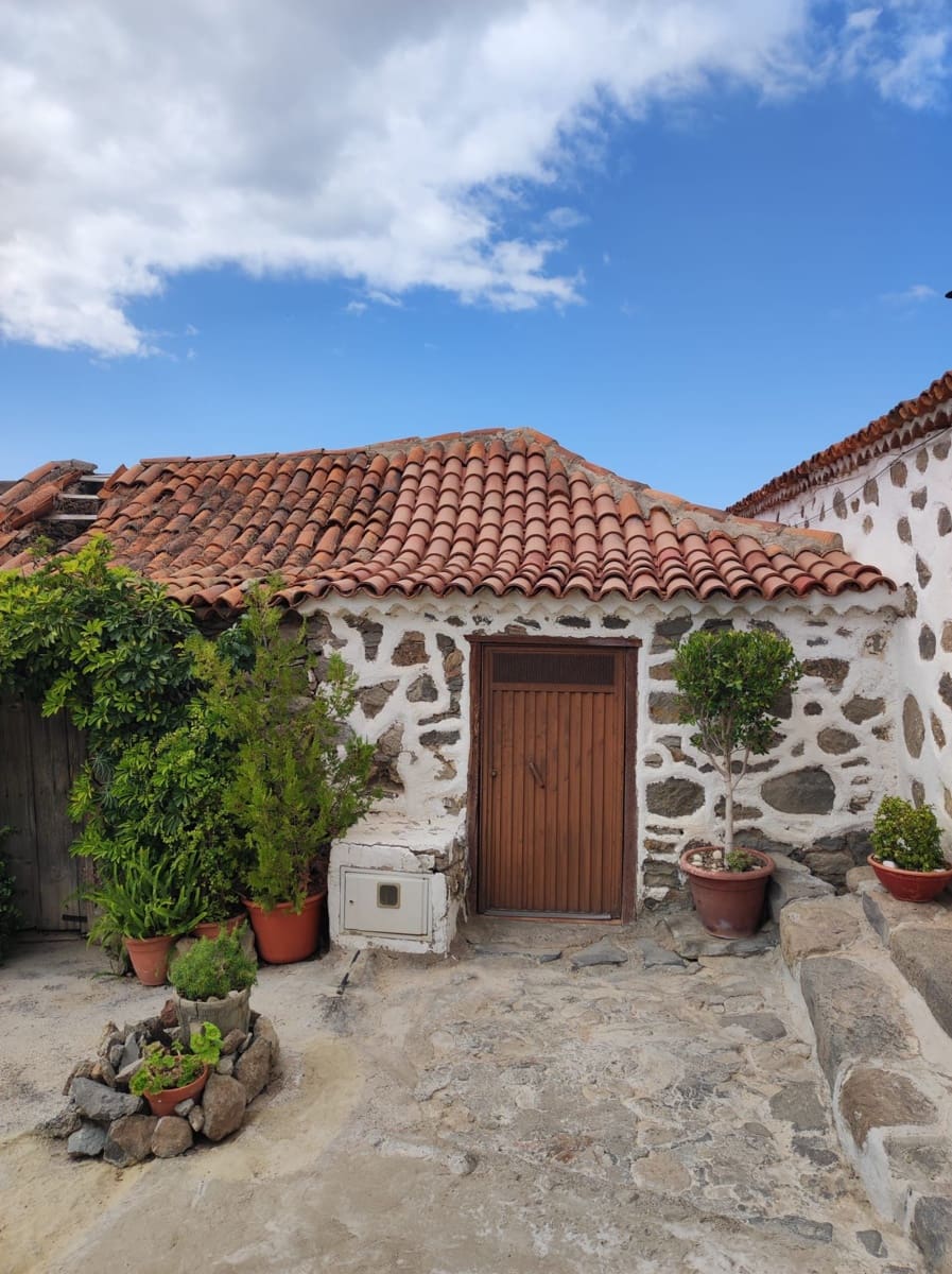 Grunde uden byggetilladelser til salg i Adeje - € 140.000 (Ref: 9501875)