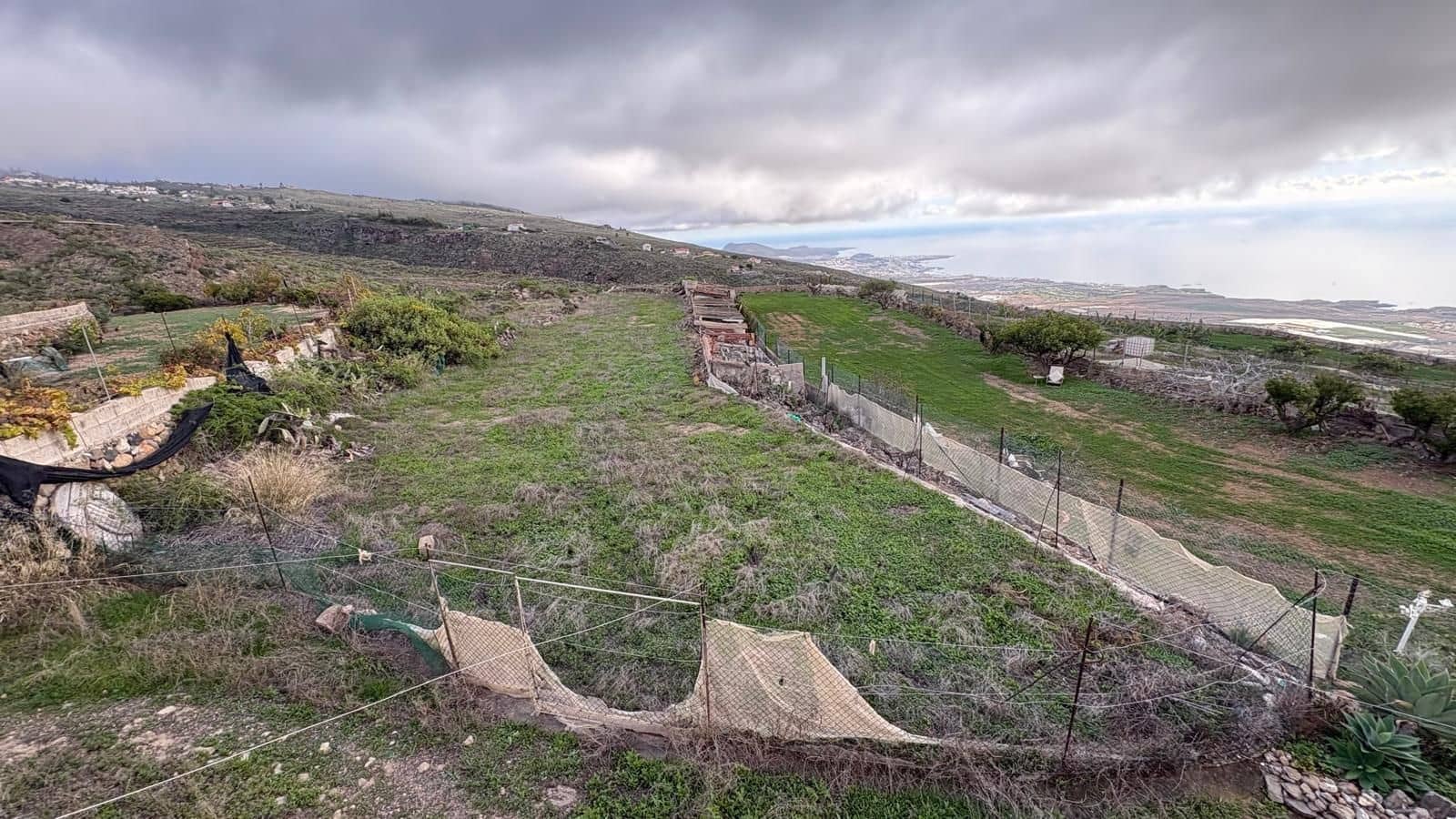 Grunde uden byggetilladelser til salg i Adeje - € 140.000 (Ref: 9501875)