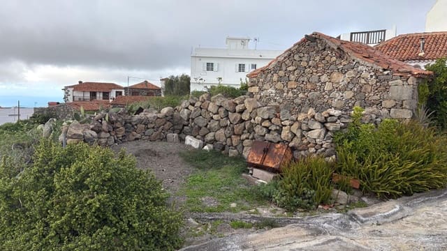 Grunde uden byggetilladelser til salg i Adeje - € 140.000 (Ref: 9501875)