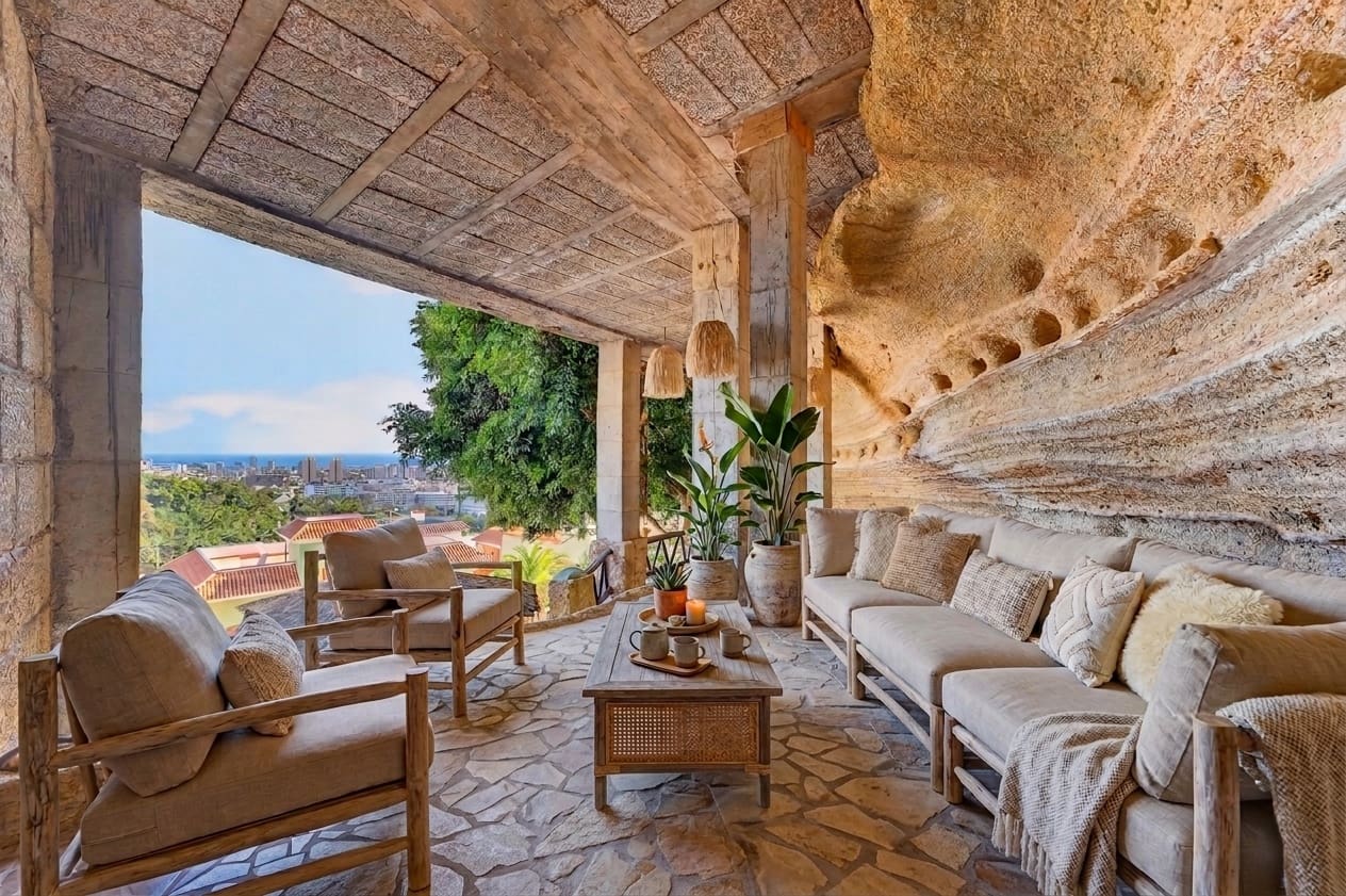 7 soverom Villa til salgs i Costa Adeje med svømmebasseng garasje - € 5 386 500 (Ref: 9788011)