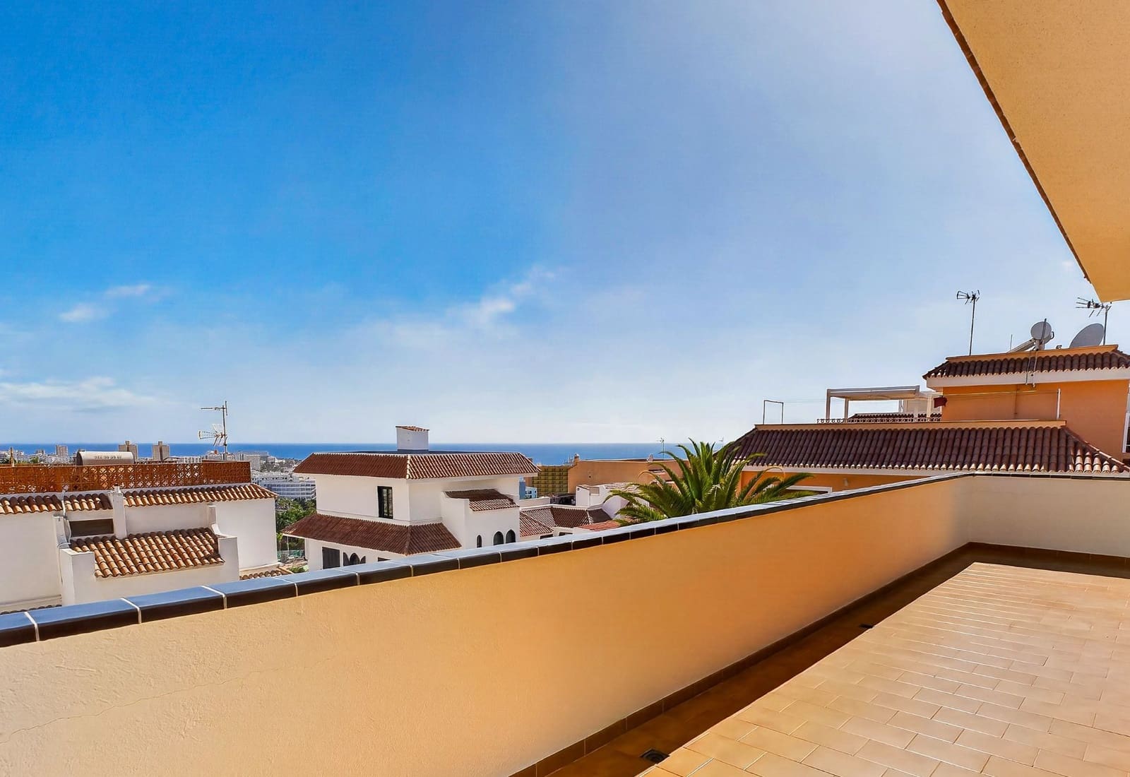 7 soverom Villa til salgs i Costa Adeje med svømmebasseng garasje - € 5 386 500 (Ref: 9788011)