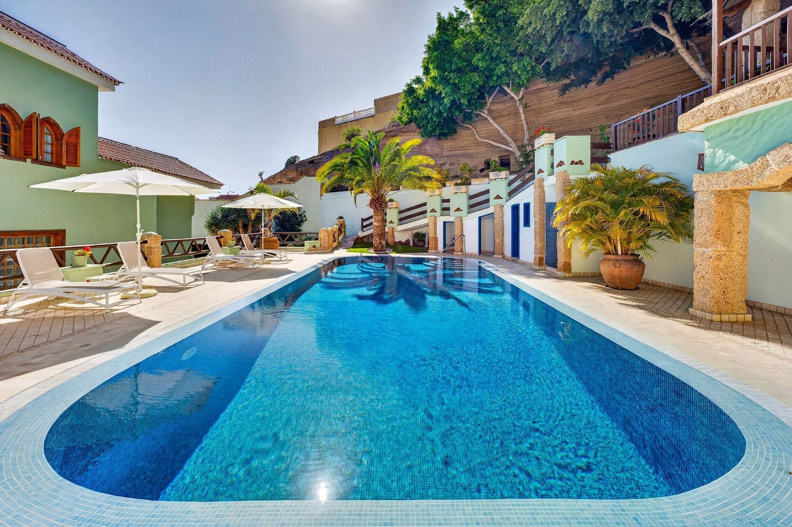 7 soverom Villa til salgs i Costa Adeje med svømmebasseng garasje - € 5 386 500 (Ref: 9788011)