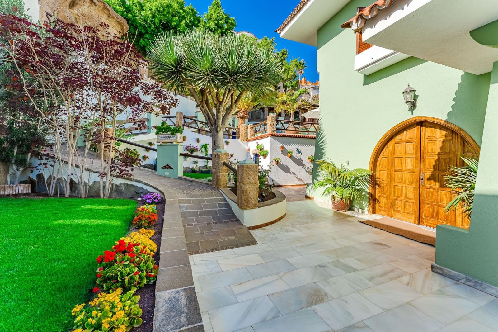 7 soverom Villa til salgs i Costa Adeje med svømmebasseng garasje - € 5 386 500 (Ref: 9788011)