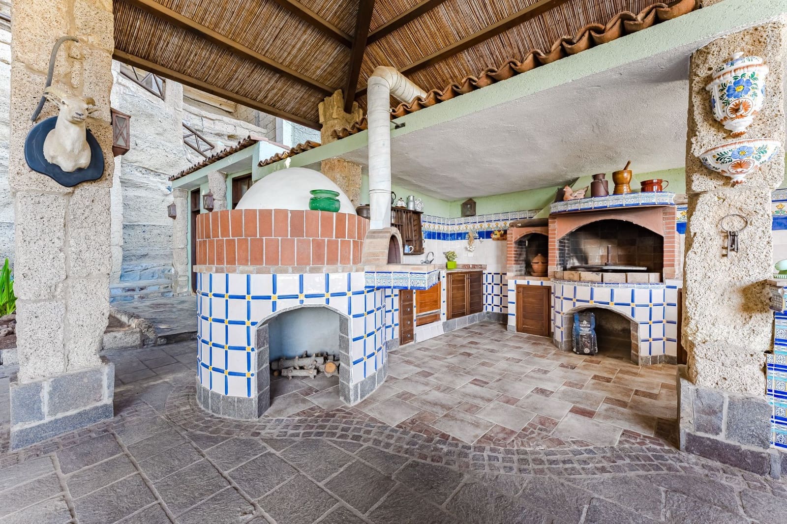 7 soverom Villa til salgs i Costa Adeje med svømmebasseng garasje - € 5 386 500 (Ref: 9788011)