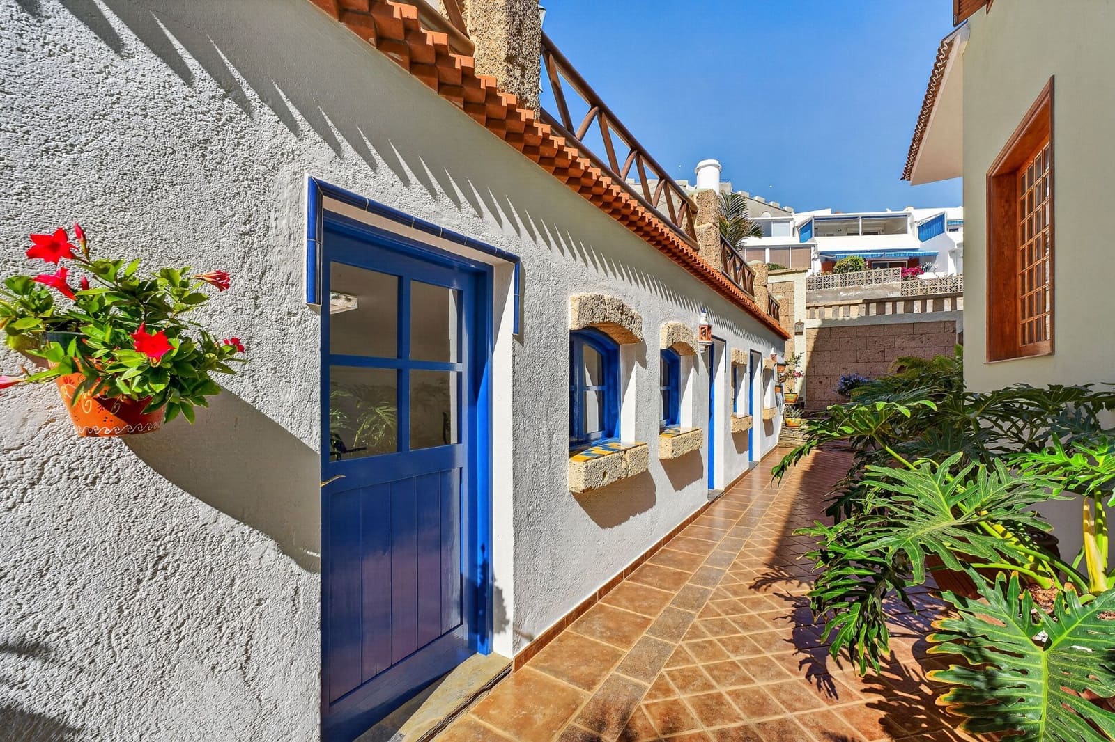 7 soverom Villa til salgs i Costa Adeje med svømmebasseng garasje - € 5 386 500 (Ref: 9788011)