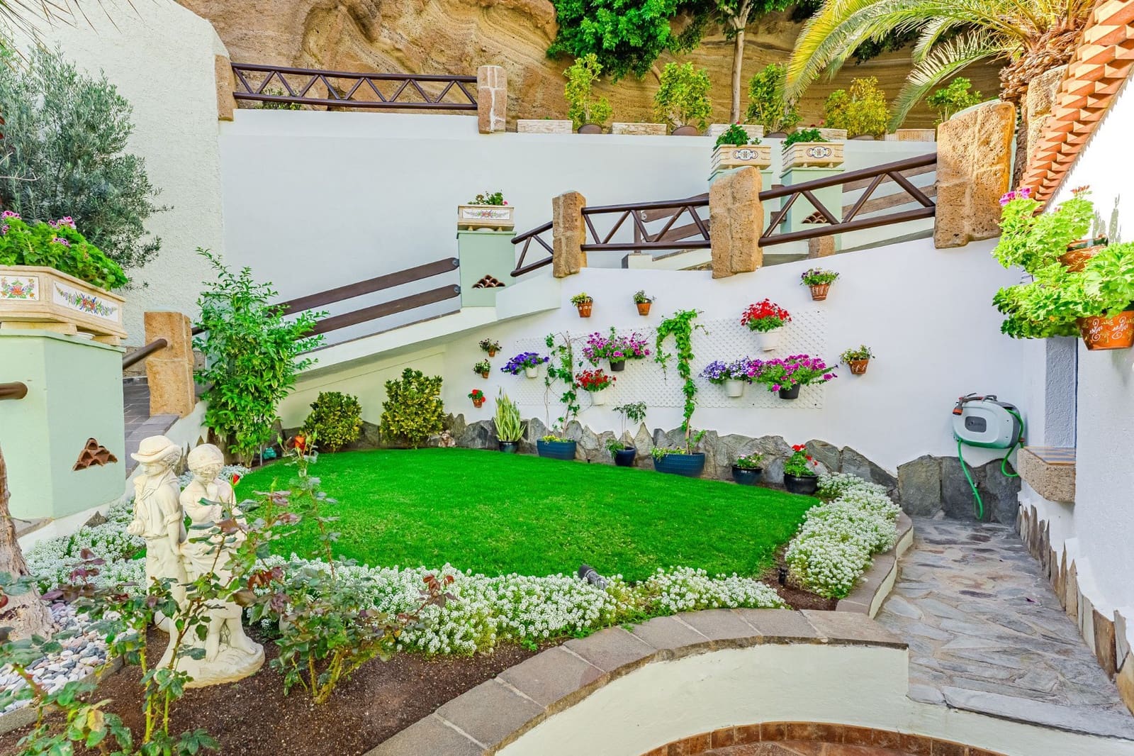 7 soverom Villa til salgs i Costa Adeje med svømmebasseng garasje - € 5 386 500 (Ref: 9788011)