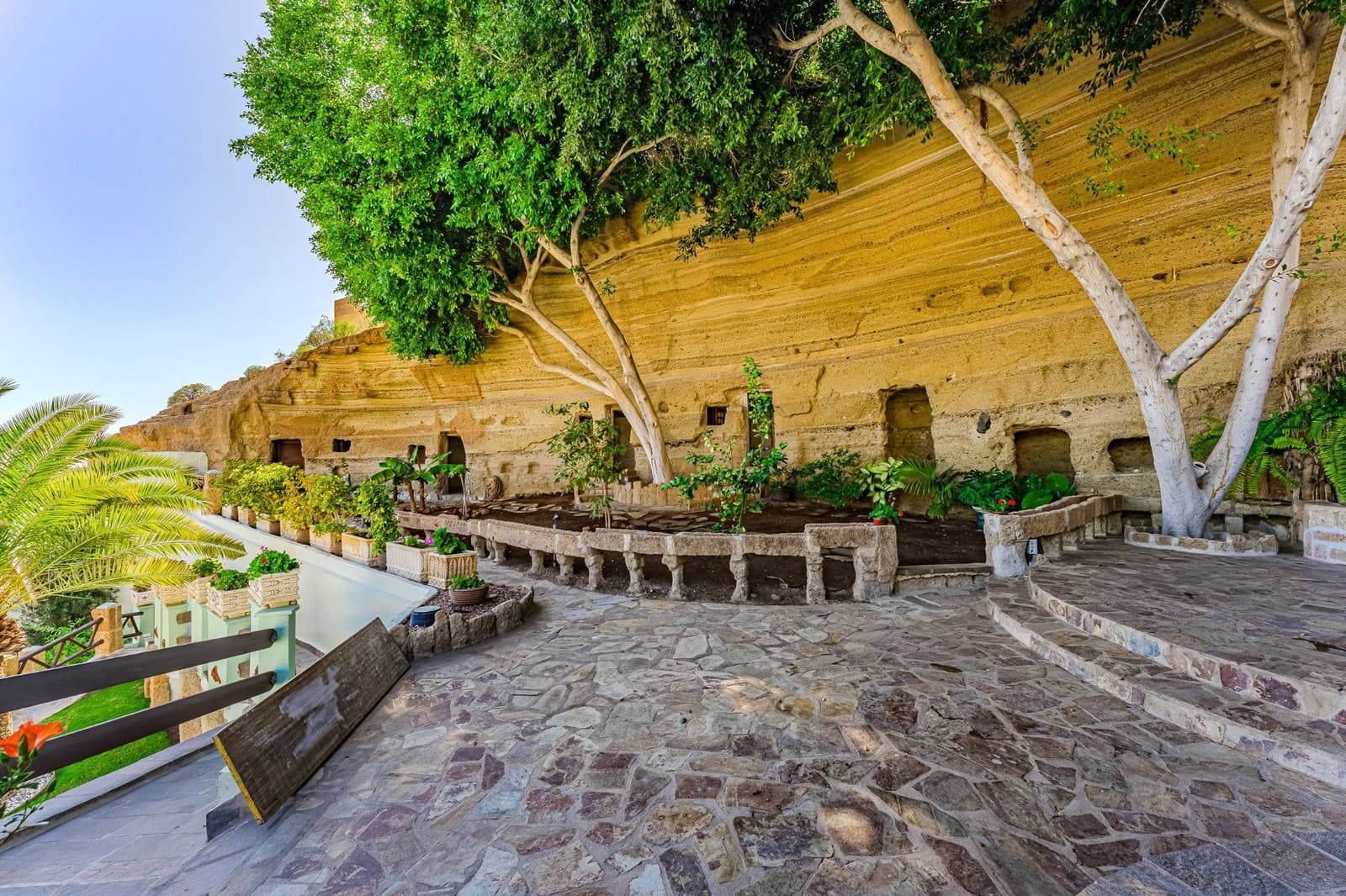 7 soverom Villa til salgs i Costa Adeje med svømmebasseng garasje - € 5 386 500 (Ref: 9788011)