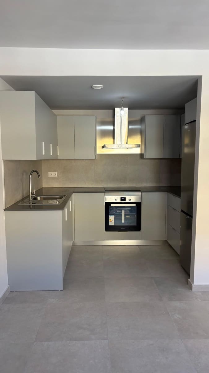 3 sypialnia Apartament na sprzedaż w Cabo Blanco z garażem - 339 000 € (Ref: 9955667)