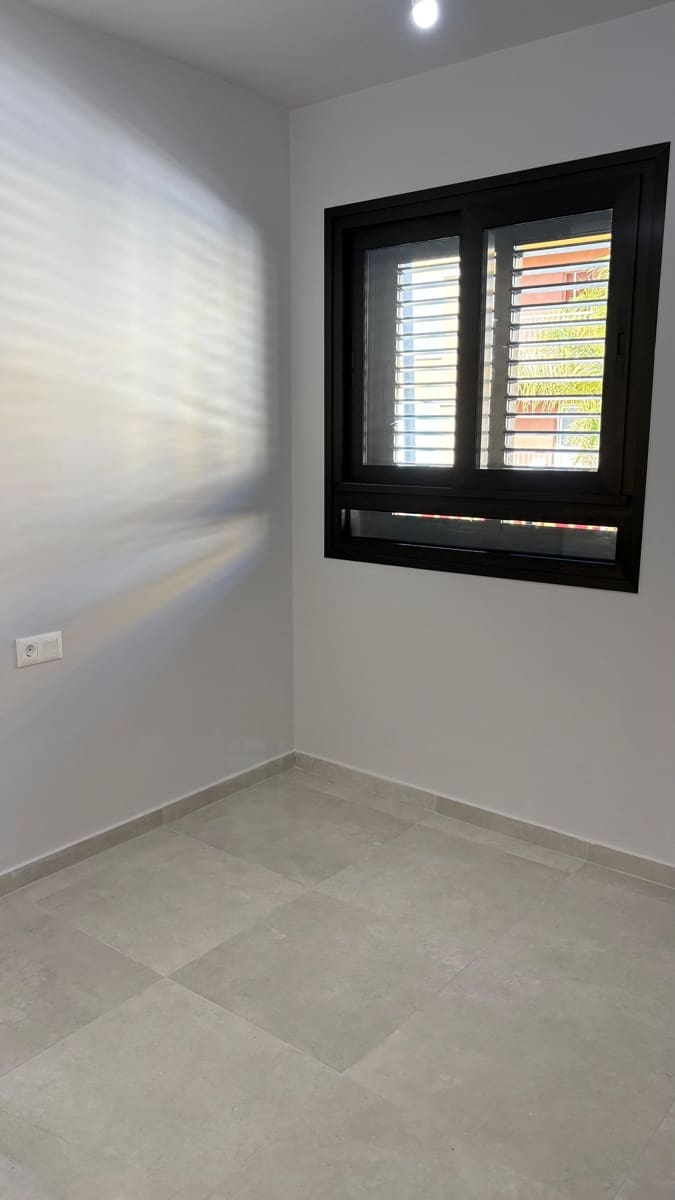 3 sypialnia Apartament na sprzedaż w Cabo Blanco z garażem - 339 000 € (Ref: 9955667)