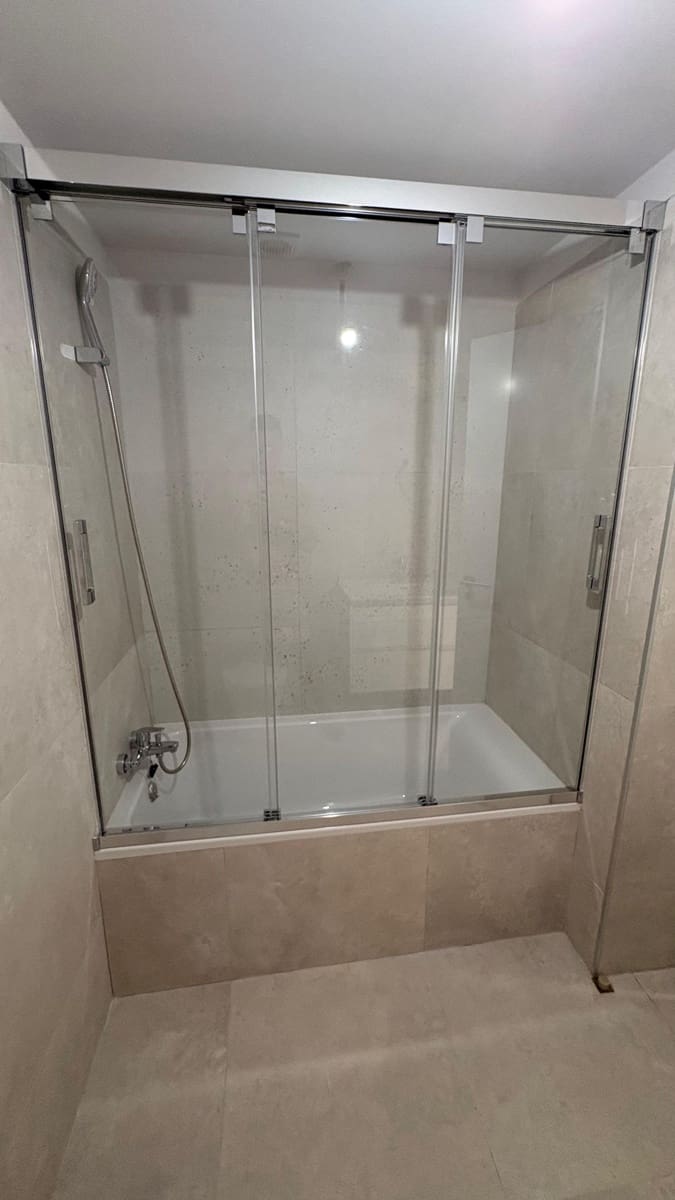3 sypialnia Apartament na sprzedaż w Cabo Blanco z garażem - 339 000 € (Ref: 9955667)