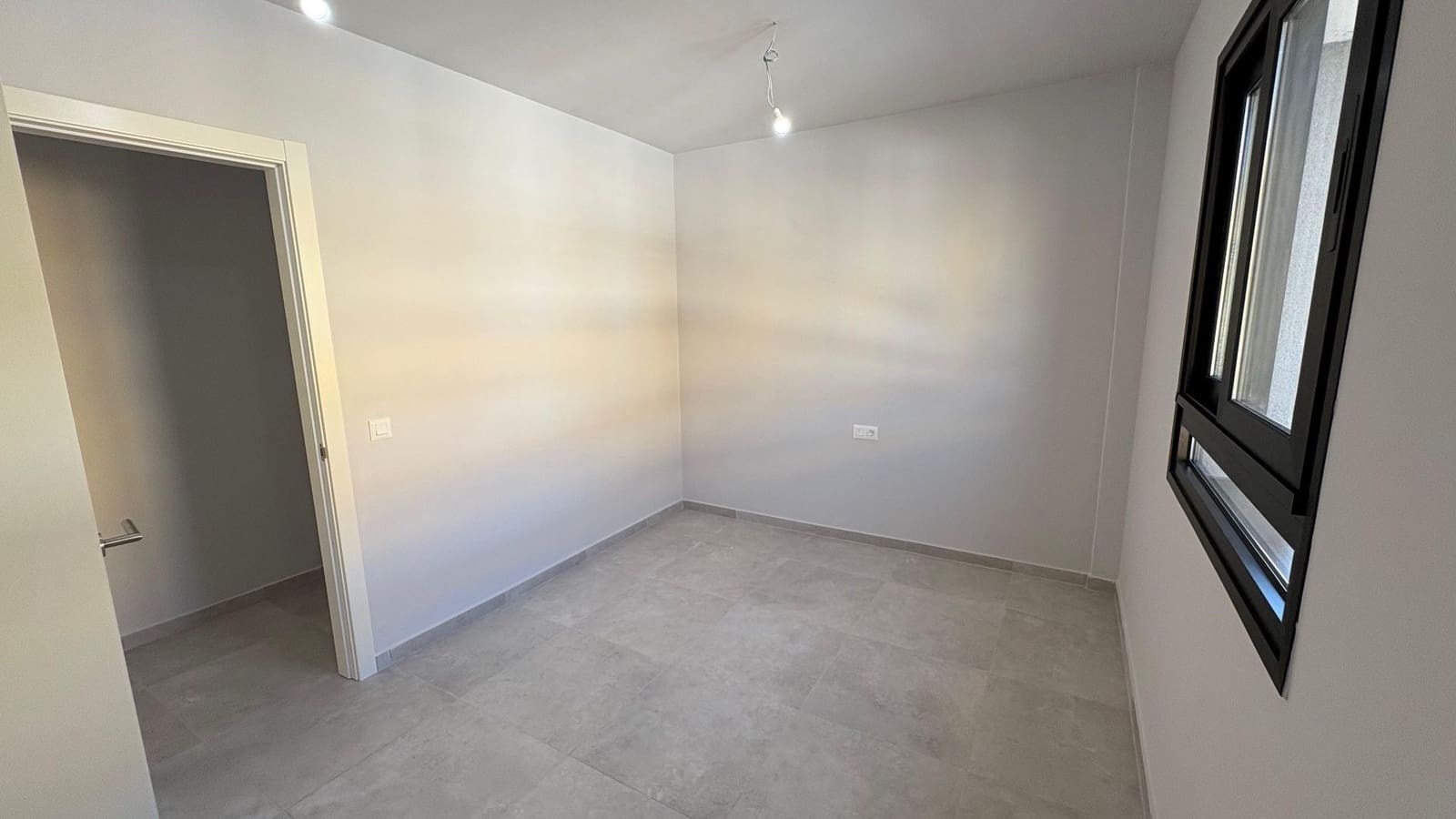 3 sypialnia Apartament na sprzedaż w Cabo Blanco z garażem - 339 000 € (Ref: 9955667)