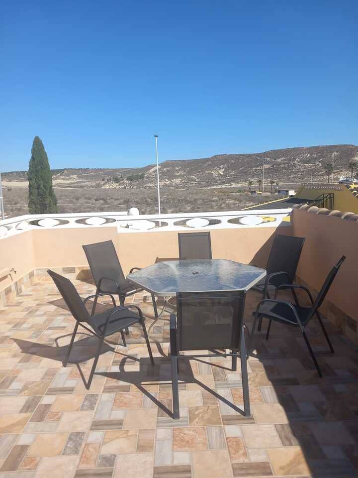 2 slaapkamer Villa voor vakantieverhuur in Camposol met zwembad garage - € 650 (Ref: 8179082)