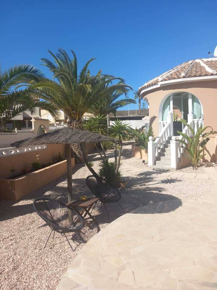 2 slaapkamer Villa voor vakantieverhuur in Camposol met zwembad garage - € 650 (Ref: 8179082)