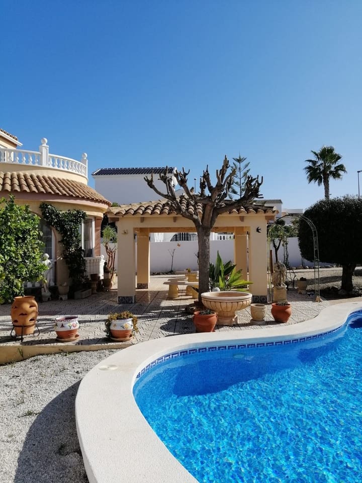 2 slaapkamer Villa voor vakantieverhuur in Camposol met zwembad - € 950 (Ref: 8655291)