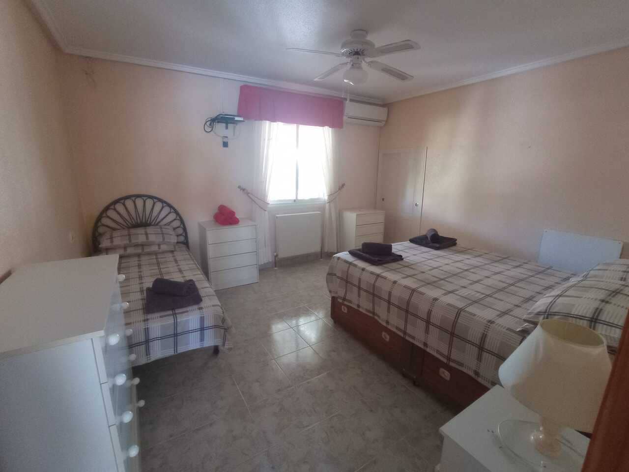 2 slaapkamer Villa voor vakantieverhuur in Camposol met zwembad - € 950 (Ref: 8655291)