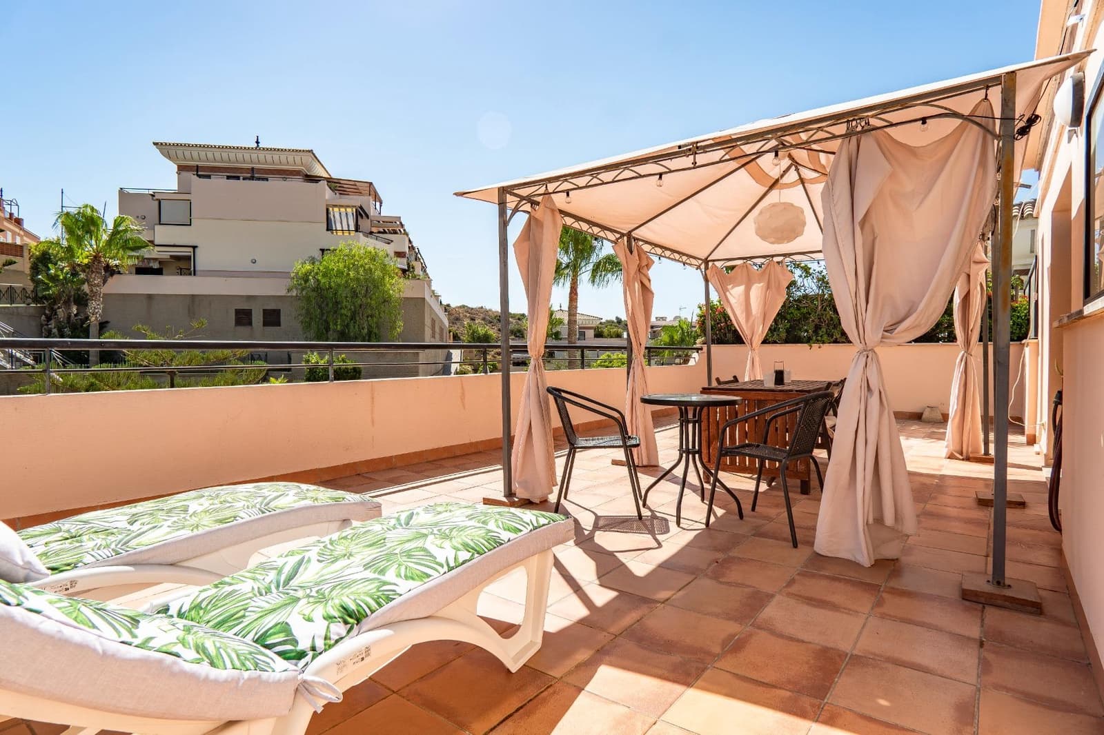 Ático de 2 habitaciones en Valle Niza en alquiler con piscina garaje - 1.000 € (Ref: 10015697)