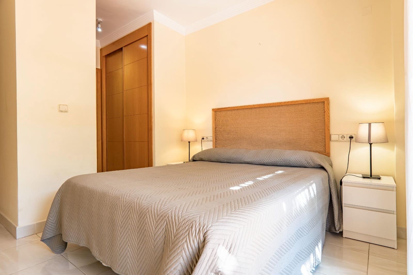 Ático de 2 habitaciones en Valle Niza en alquiler con piscina garaje - 1.000 € (Ref: 10015697)