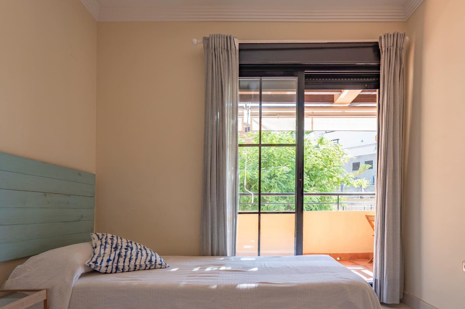 Ático de 2 habitaciones en Valle Niza en alquiler con piscina garaje - 1.000 € (Ref: 10015697)