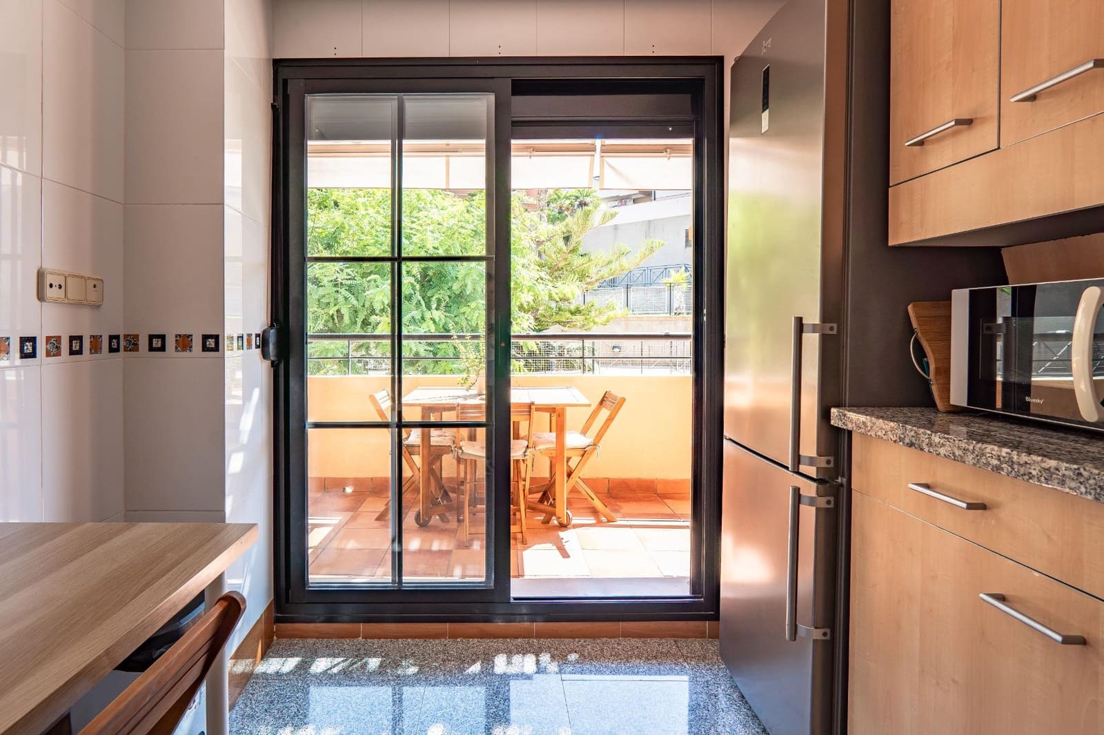 Ático de 2 habitaciones en Valle Niza en alquiler con piscina garaje - 1.000 € (Ref: 10015697)