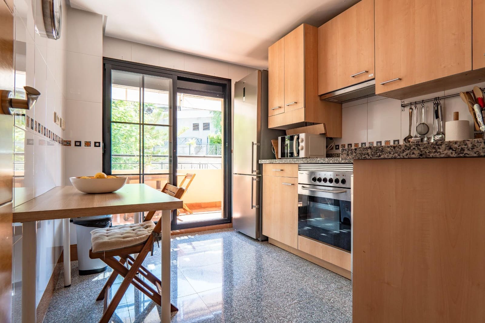 Ático de 2 habitaciones en Valle Niza en alquiler con piscina garaje - 1.000 € (Ref: 10015697)