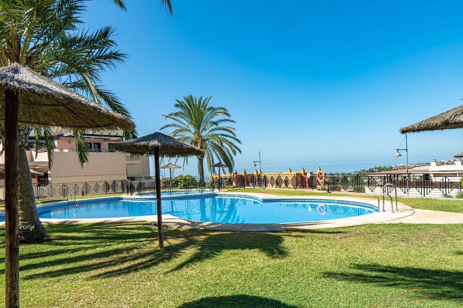 Ático de 2 habitaciones en Valle Niza en alquiler con piscina garaje - 1.000 € (Ref: 10015697)