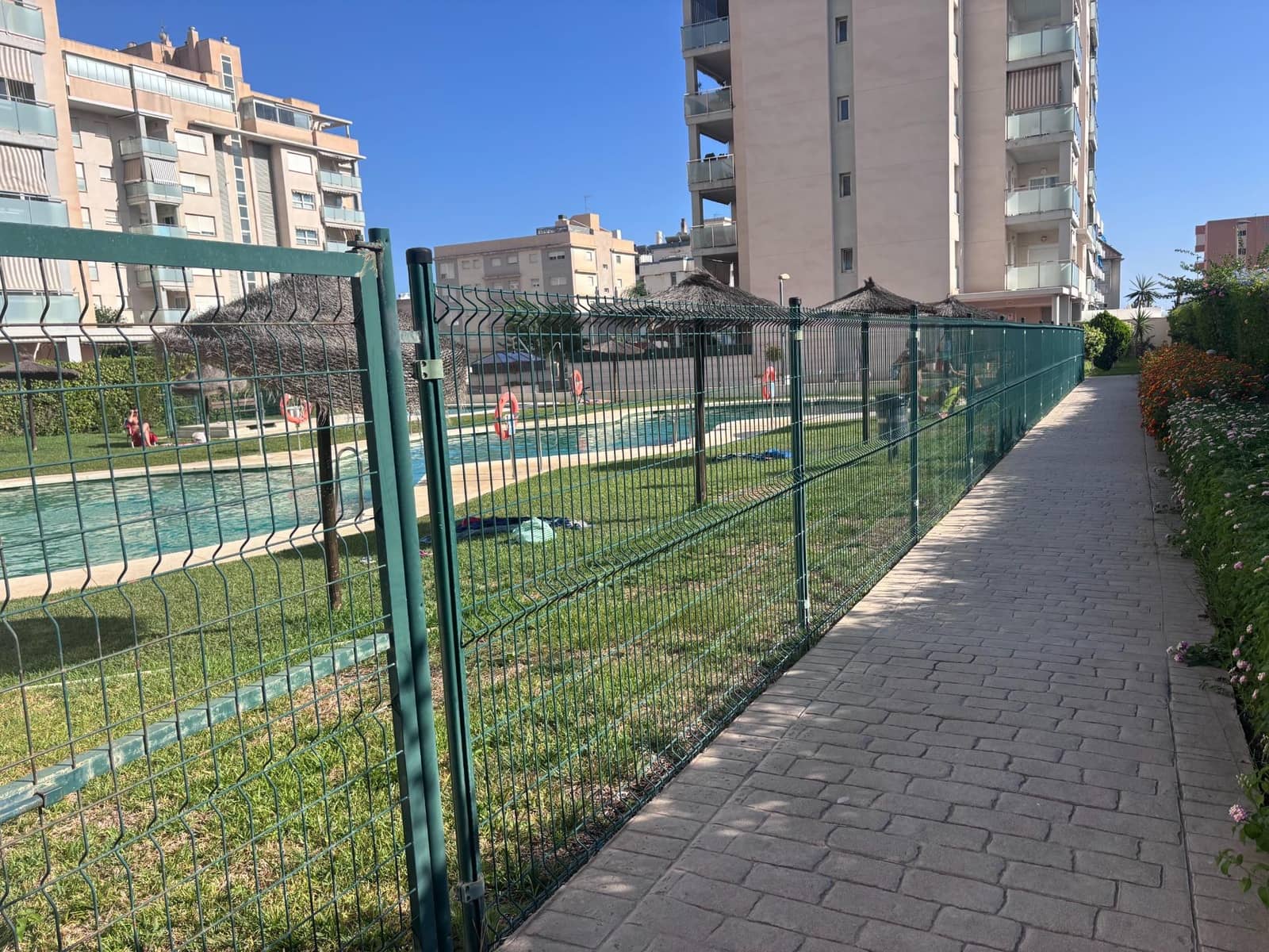 3 slaapkamer Flat te huur in Rincon de la Victoria met zwembad garage - € 1.300 (Ref: 10027431)