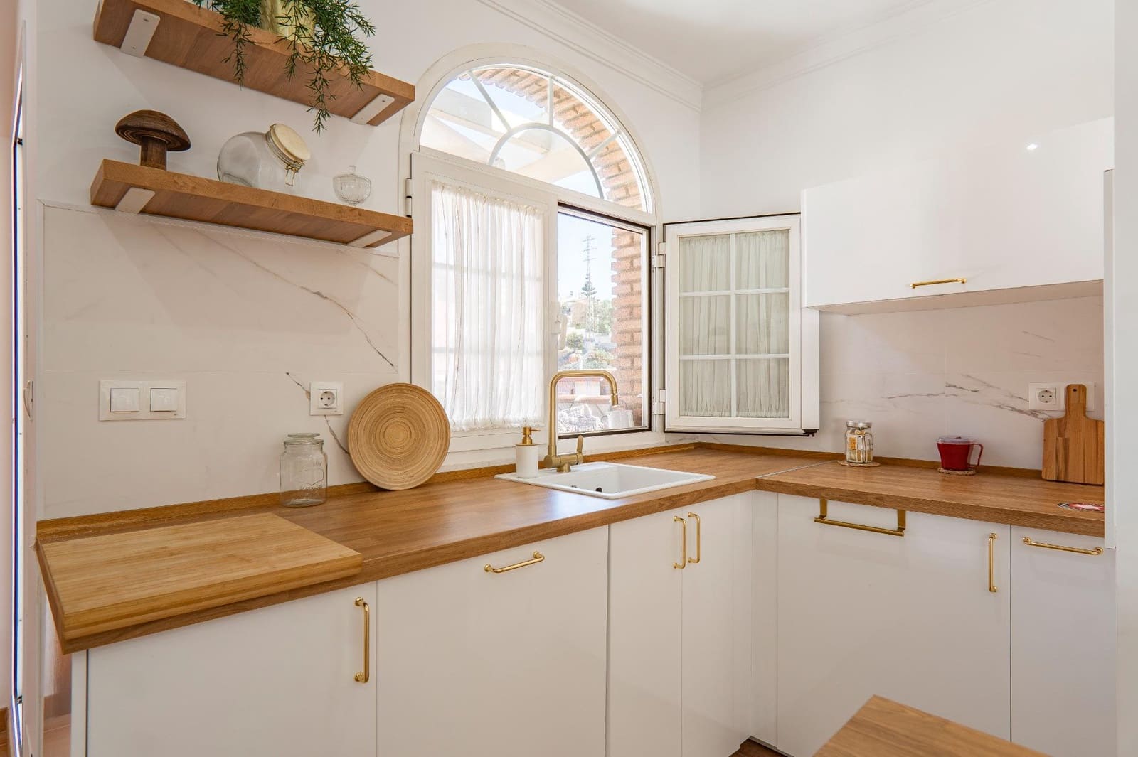 5 soveværelse Villa til salg i Caleta de Velez med garage - € 730.000 (Ref: 10049495)