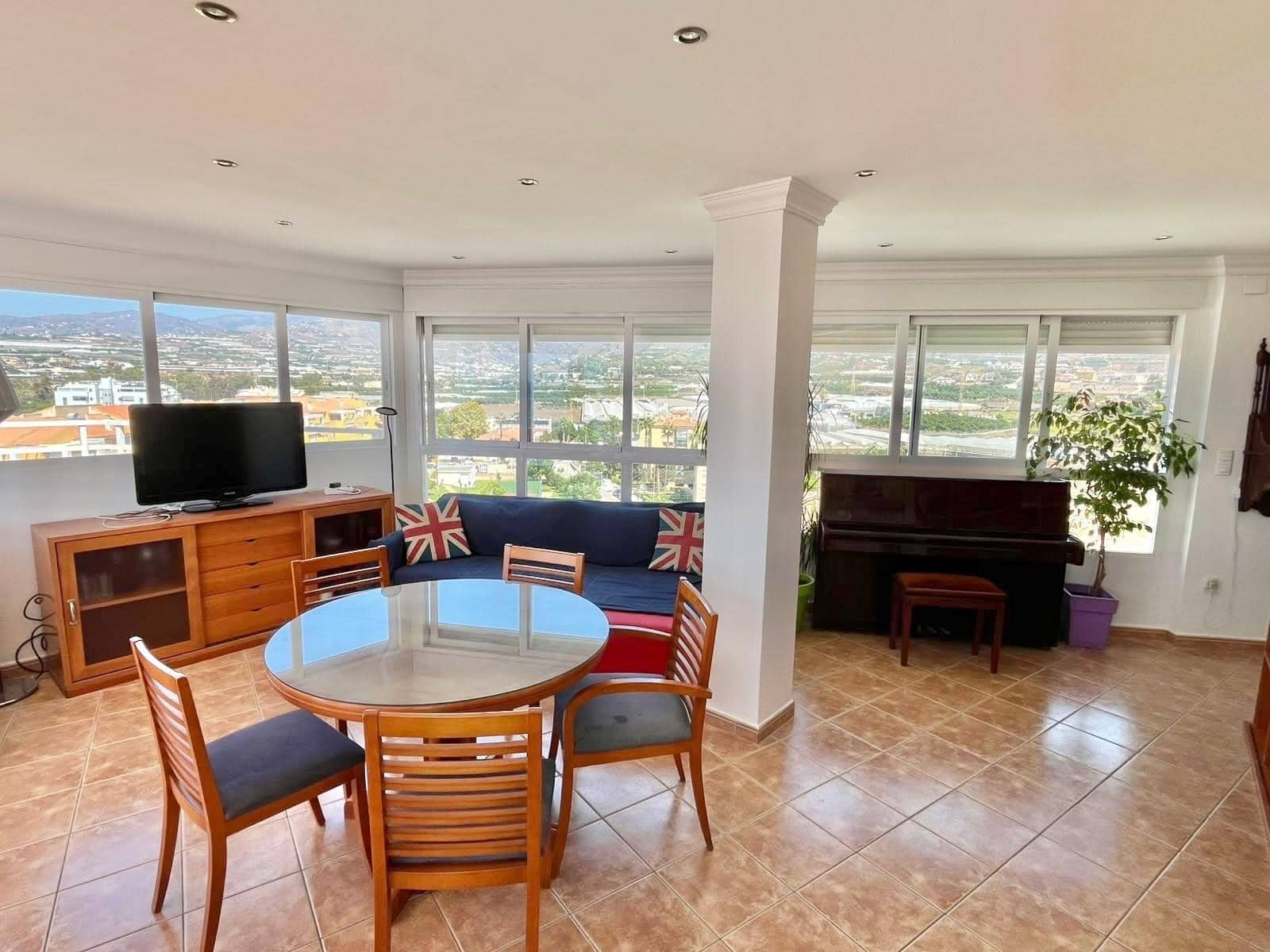 2 bedroom Penthouse for rent in Velez-Malaga with pool - € 1,050 (Ref: 10049497)