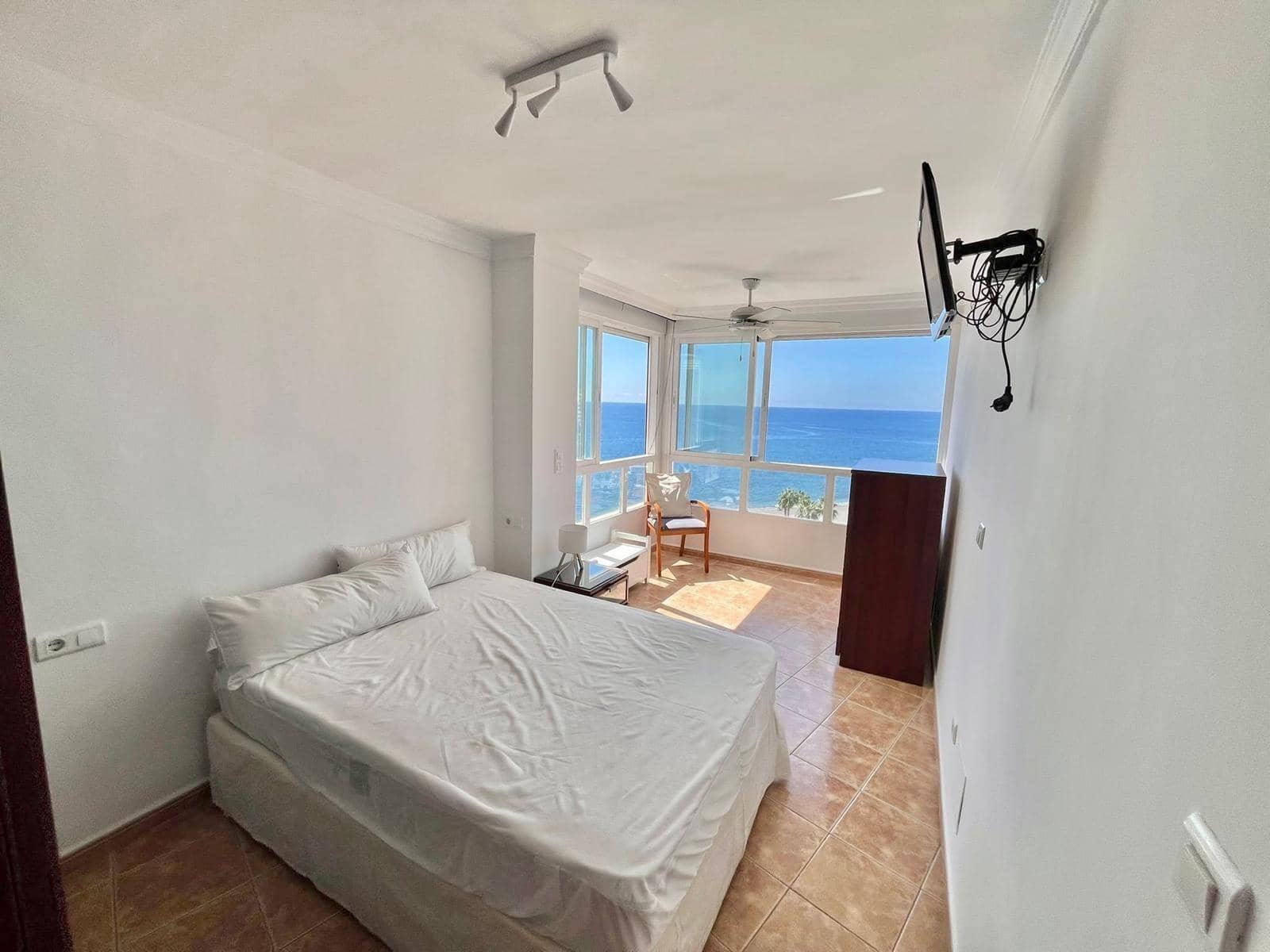 2 bedroom Penthouse for rent in Velez-Malaga with pool - € 1,050 (Ref: 10049497)