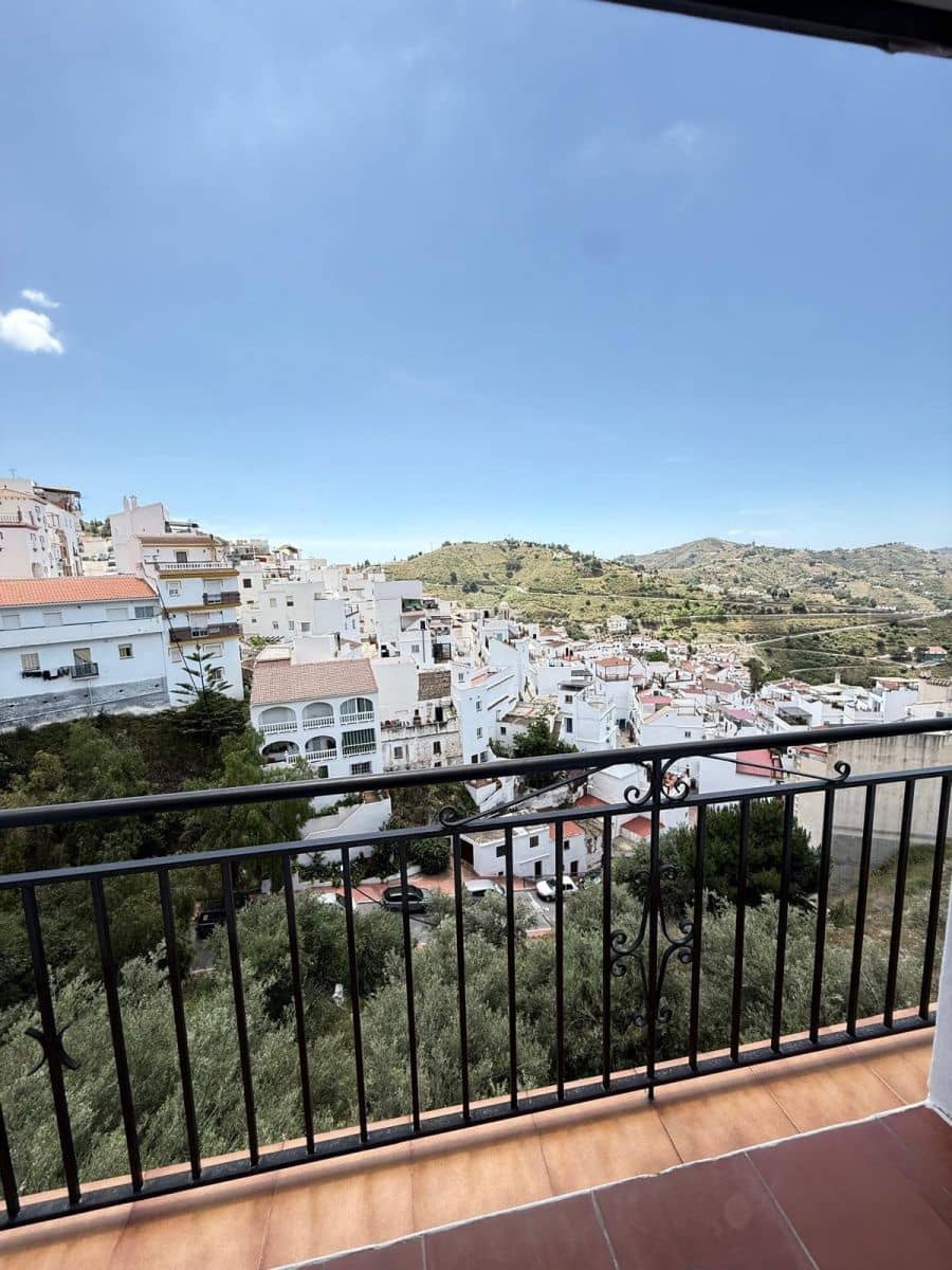 Chalet de 4 habitaciones en Cómpeta en venta - 650.000 € (Ref: 10049498)