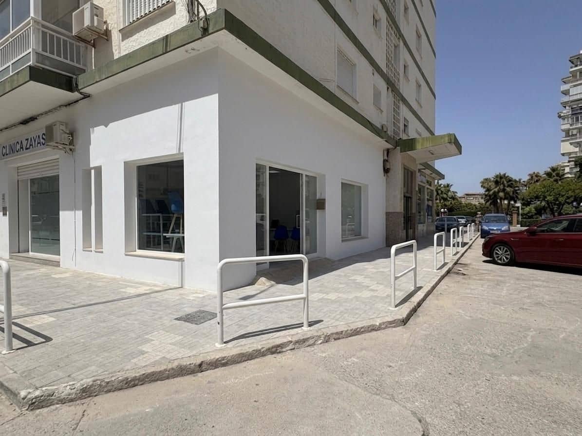 Commercial for rent in Velez-Malaga with garage - € 800 (Ref: 10049500)