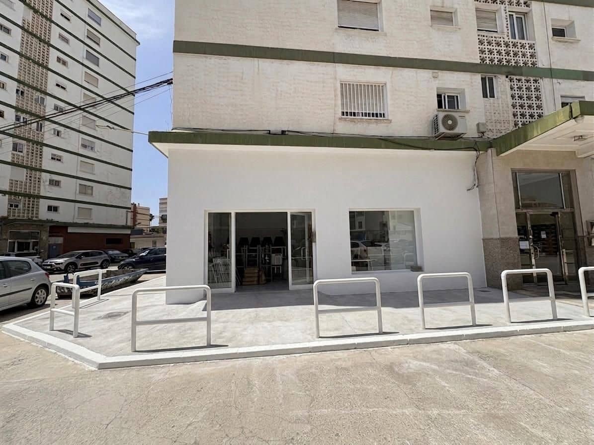 Commercial for rent in Velez-Malaga with garage - € 800 (Ref: 10049500)