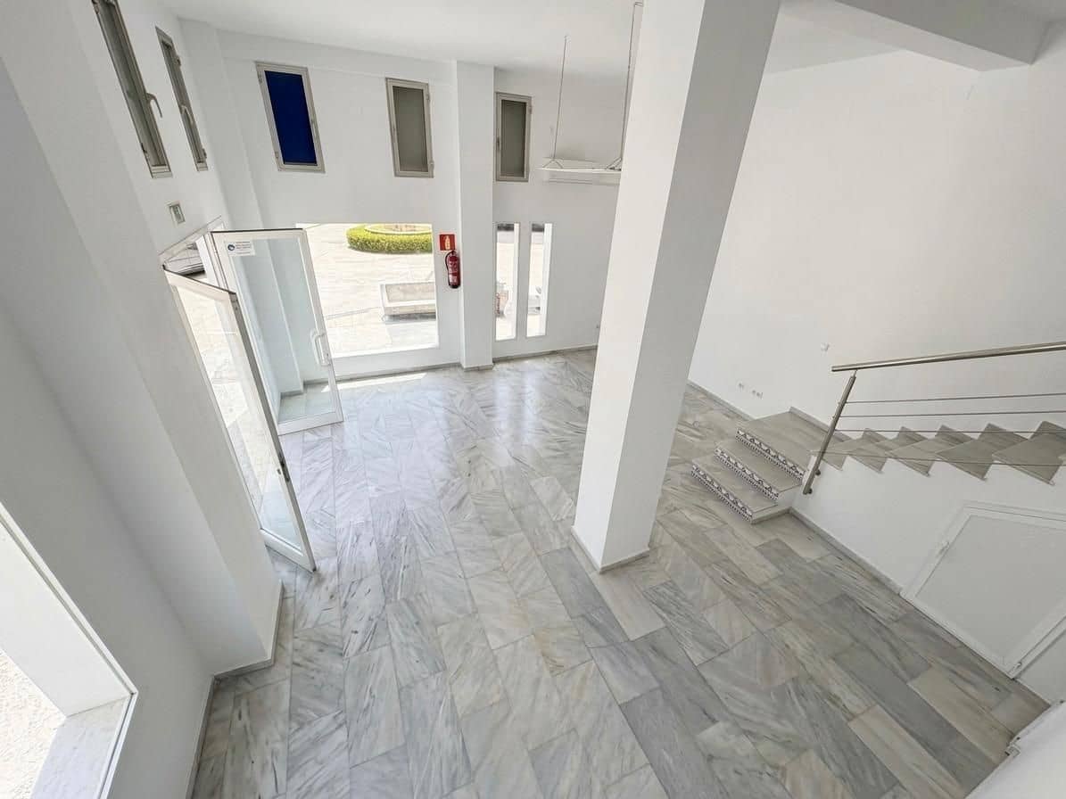 Commercial for rent in Velez-Malaga with garage - € 800 (Ref: 10049500)