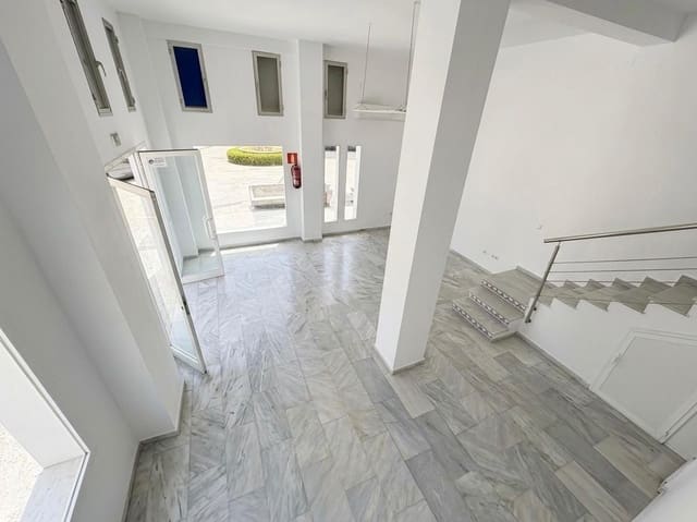 Komercyjne do wynajęcia w Vélez-Málaga z garażem - 800 € (Ref: 10049500)
