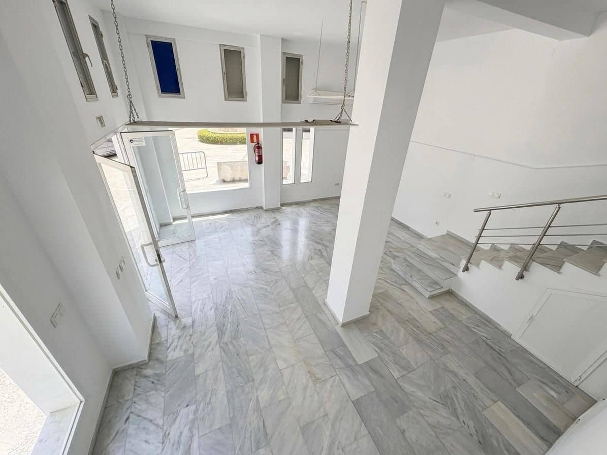 Commercial for rent in Velez-Malaga with garage - € 800 (Ref: 10049500)