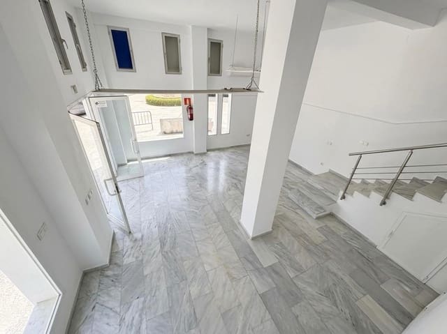 Komercyjne do wynajęcia w Vélez-Málaga z garażem - 800 € (Ref: 10049500)