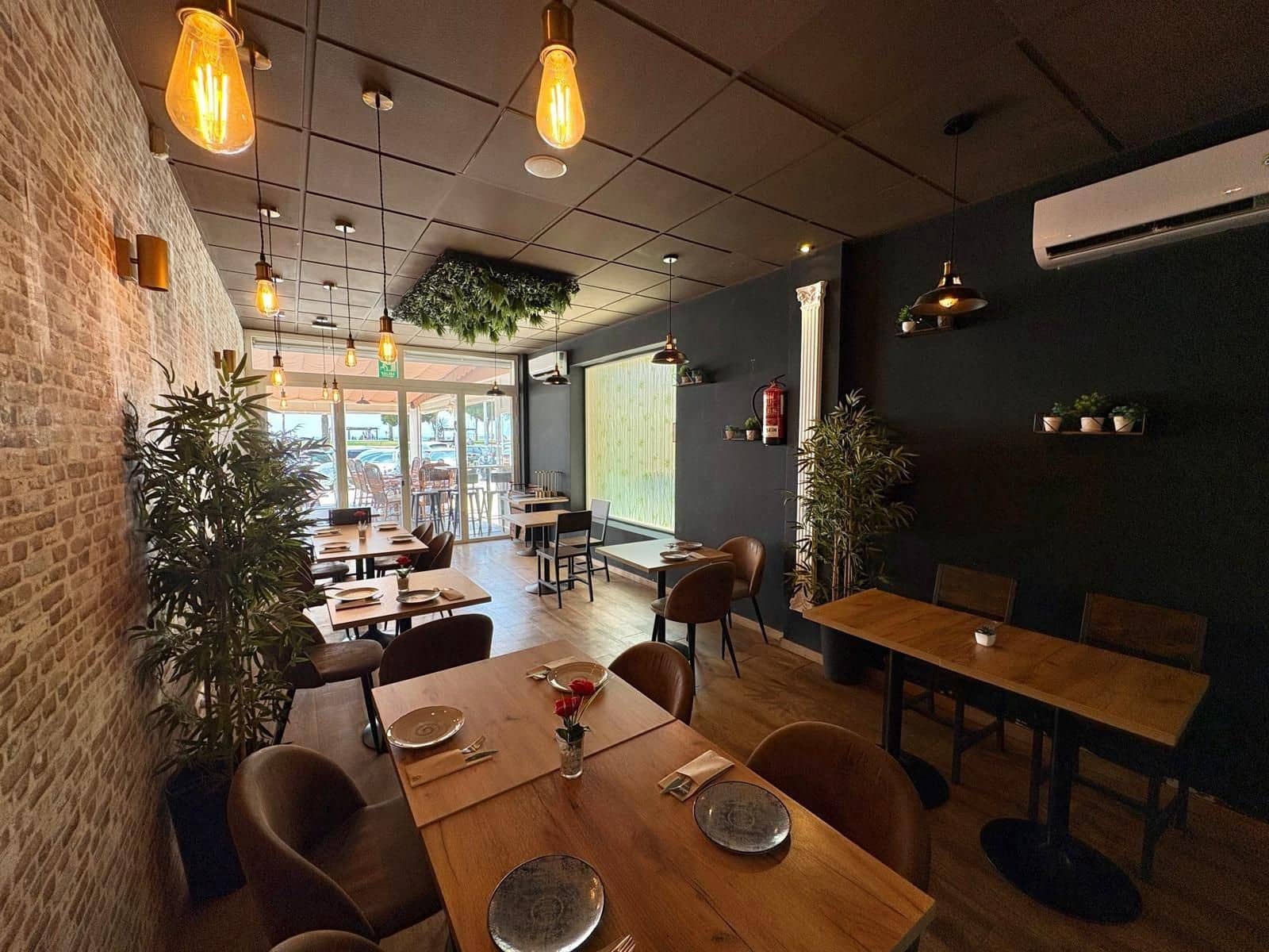 Commercial for sale in Velez-Malaga - € 300,000 (Ref: 10049501)