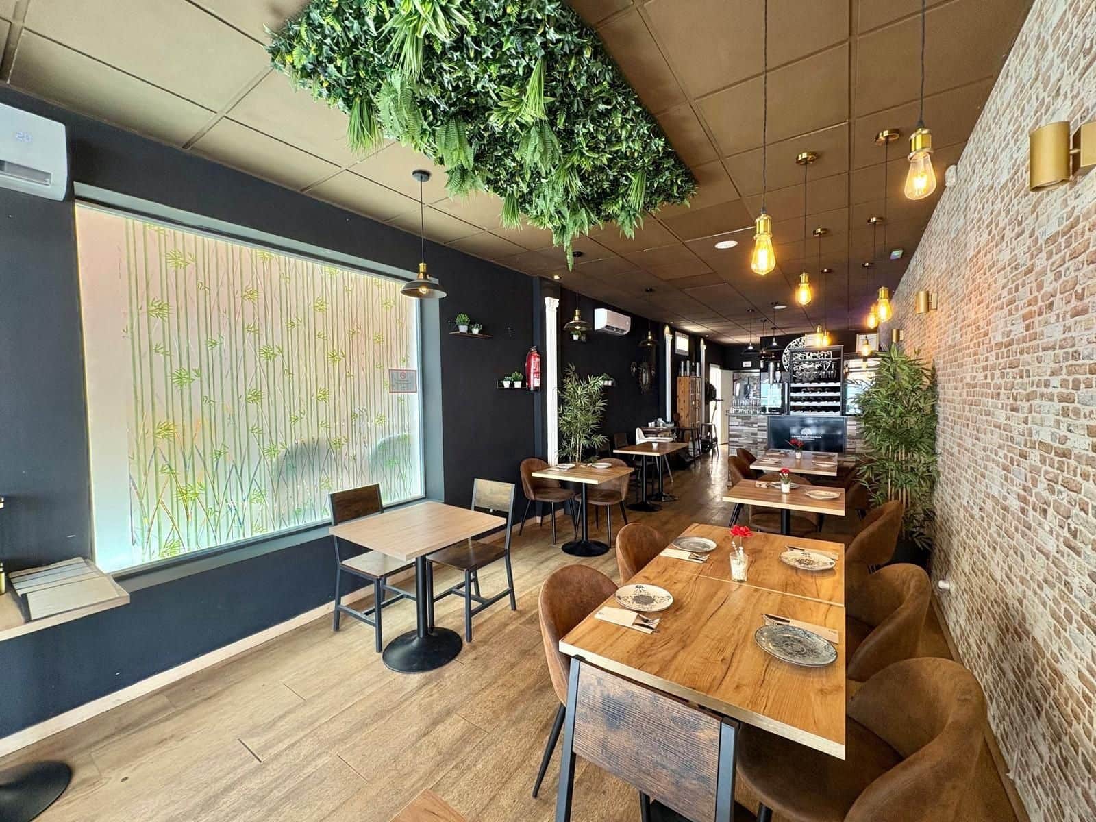 Commercial for sale in Velez-Malaga - € 300,000 (Ref: 10049501)