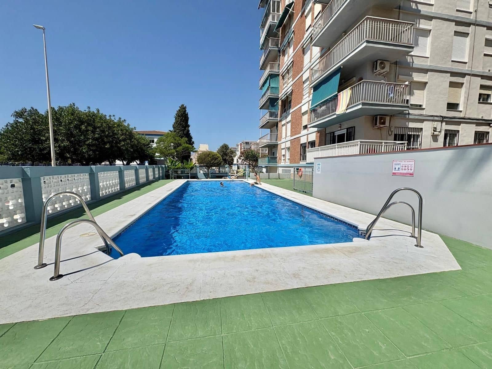 2 bedroom Flat for rent in Velez-Malaga with pool garage - € 1,400 (Ref: 10049502)
