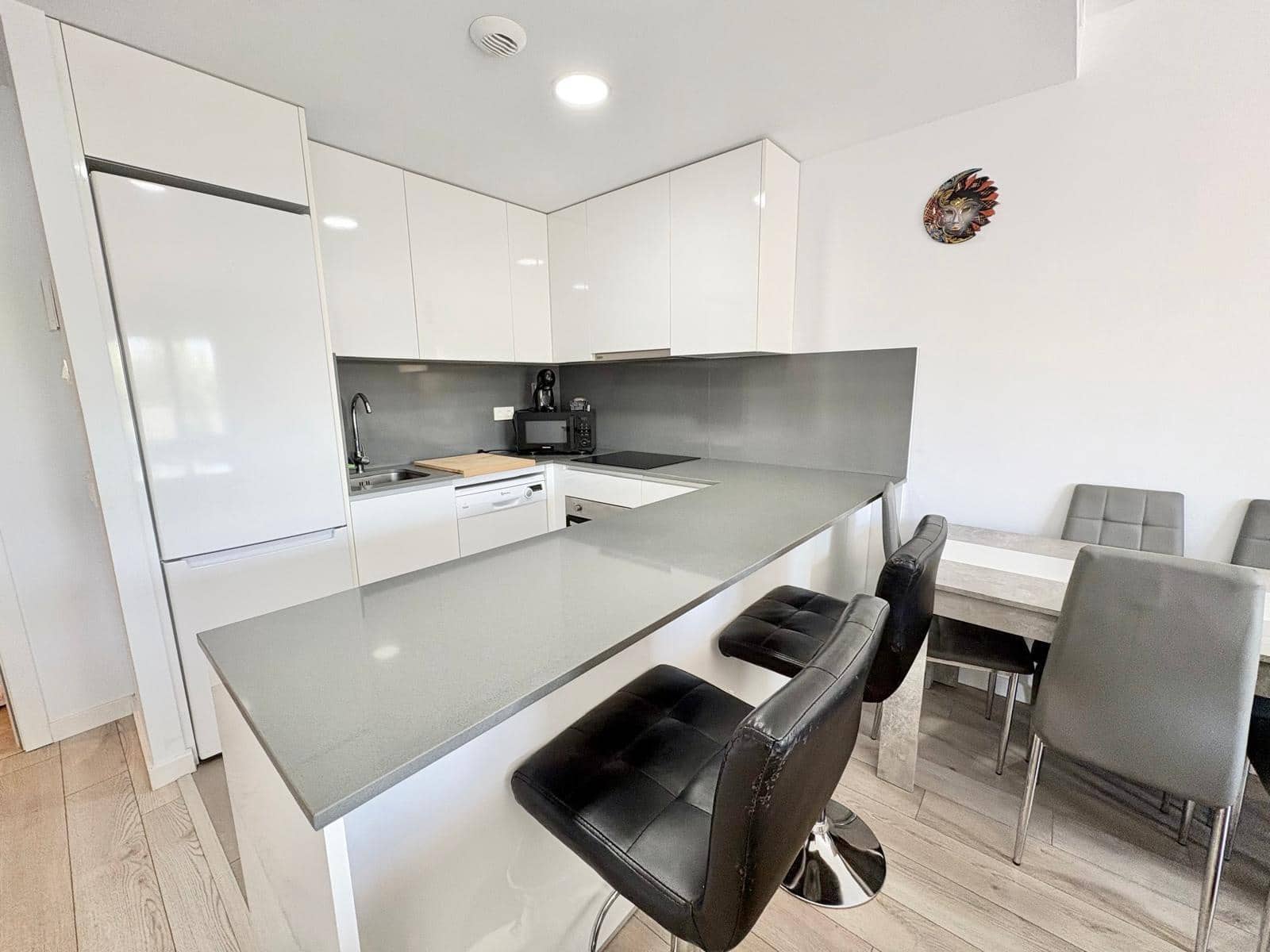 2 bedroom Flat for rent in Valle Niza with pool garage - € 1,000 (Ref: 10049503)