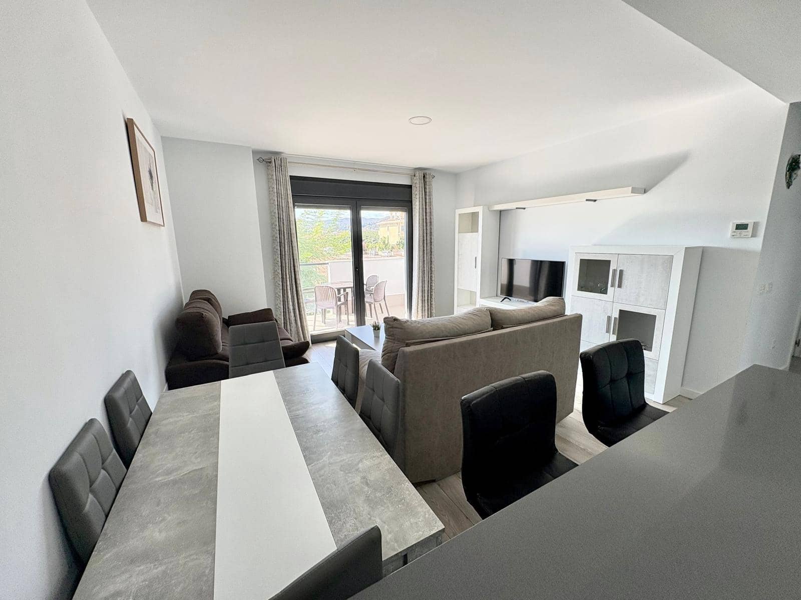 2 bedroom Flat for rent in Valle Niza with pool garage - € 1,000 (Ref: 10049503)