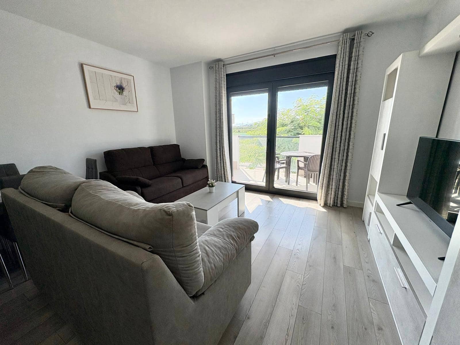 2 bedroom Flat for rent in Valle Niza with pool garage - € 1,000 (Ref: 10049503)