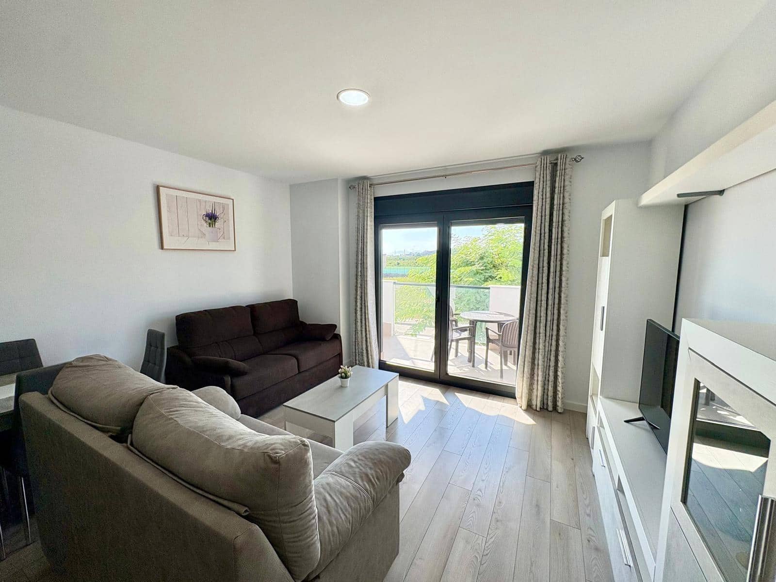 2 bedroom Flat for rent in Valle Niza with pool garage - € 1,000 (Ref: 10049503)