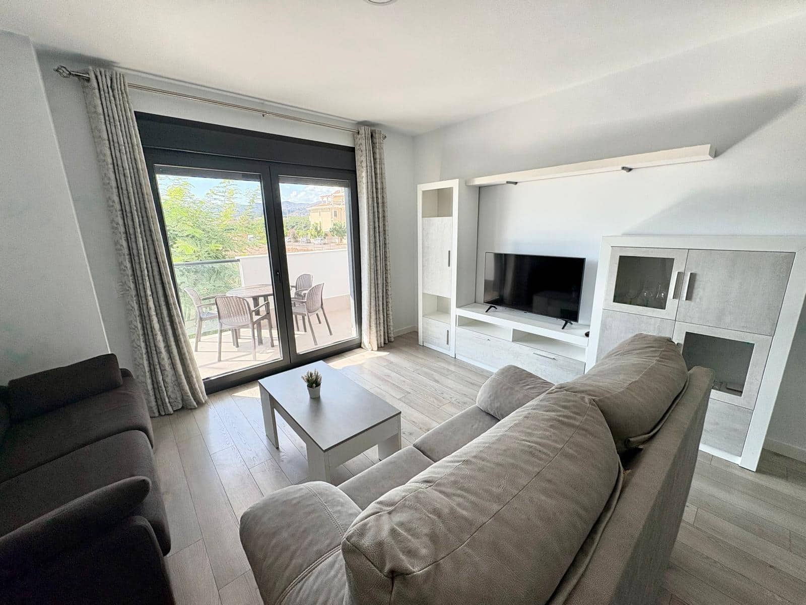 2 bedroom Flat for rent in Valle Niza with pool garage - € 1,000 (Ref: 10049503)
