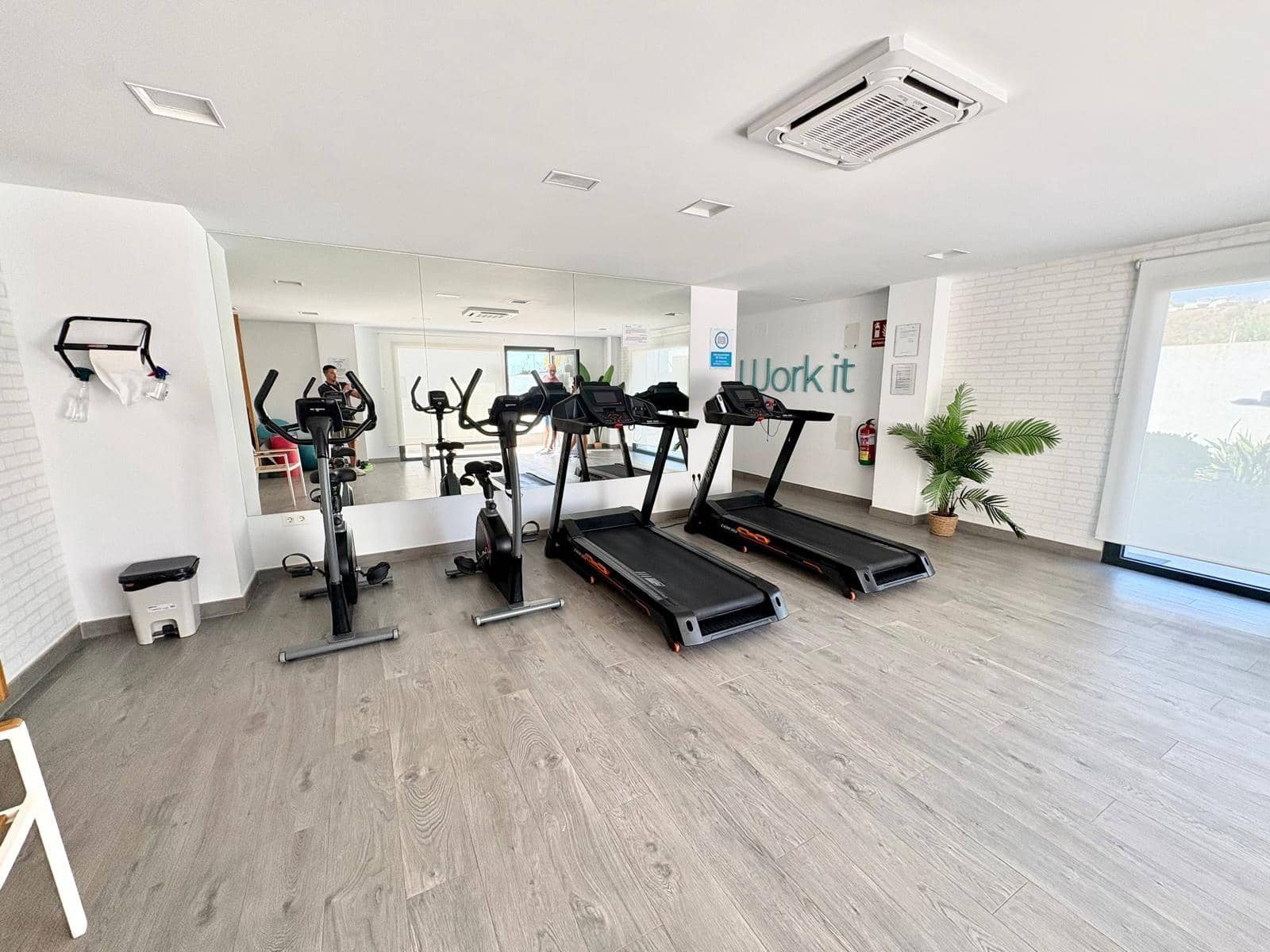 2 bedroom Flat for rent in Valle Niza with pool garage - € 1,000 (Ref: 10049503)