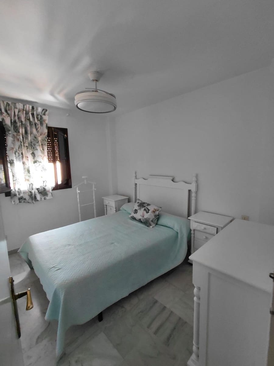 4 bedroom Apartment for rent in Velez-Malaga with pool - € 1,300 (Ref: 10049504)
