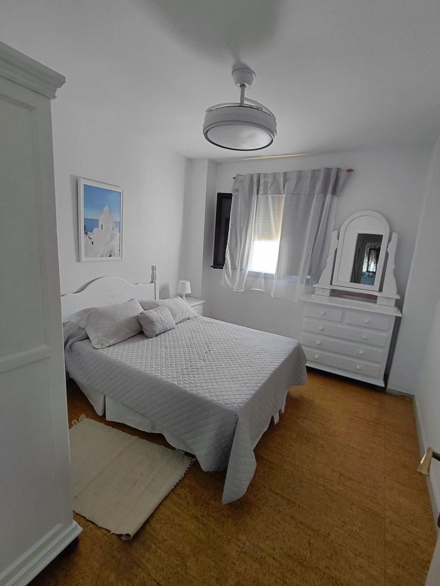 4 bedroom Apartment for rent in Velez-Malaga with pool - € 1,300 (Ref: 10049504)