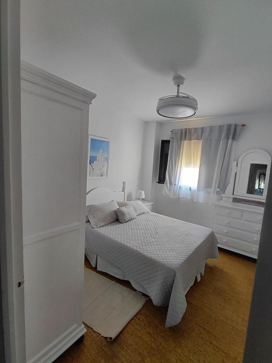4 bedroom Apartment for rent in Velez-Malaga with pool - € 1,300 (Ref: 10049504)